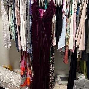 Super down Elegant Velvet Gown in Deep Purple with slit, size XS. NWT